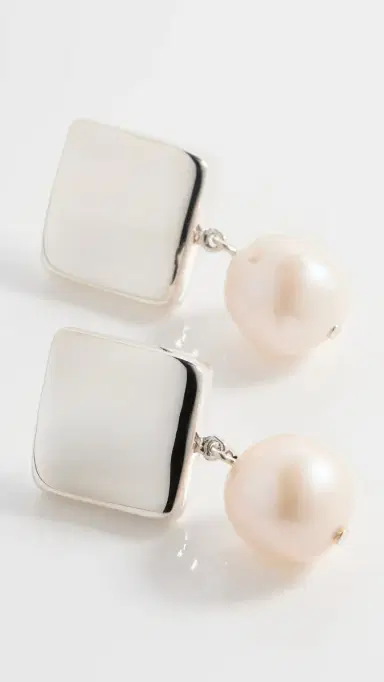 AGMES Small Baroque Luca Earrings Pearl | Thumbnail 4 AGMES Small Baroque Luca Earrings Pearl | Thumbnail 4