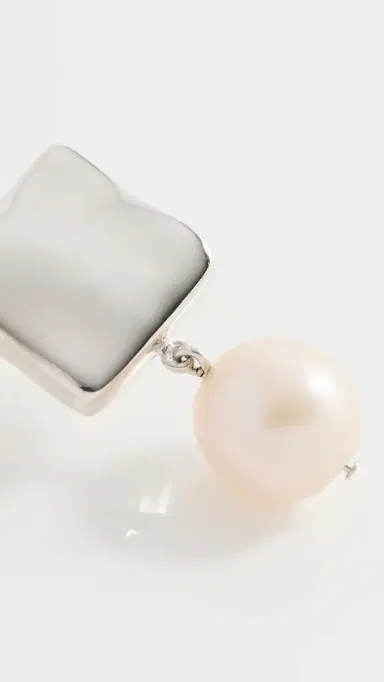 AGMES Small Baroque Luca Earrings Pearl | Thumbnail 5 AGMES Small Baroque Luca Earrings Pearl | Thumbnail 5