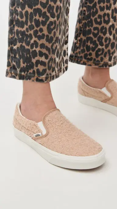 Vans Classic Slip On Sneakers Sherpa Tan | Thumbnail 3