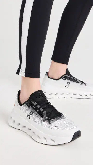 ON Cloudtilt Sneakers Black Ivory 6 | Thumbnail 2 ON Cloudtilt Sneakers Black Ivory 6 | Thumbnail 2