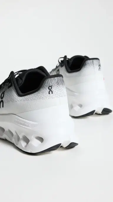 ON Cloudtilt Sneakers Black Ivory 6 | Thumbnail 4 ON Cloudtilt Sneakers Black Ivory 6 | Thumbnail 4