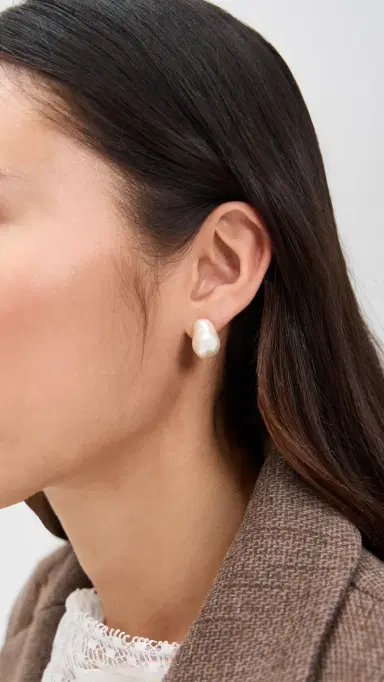 Lele Sadoughi Baroque Pearl Studs One Size | Thumbnail 3