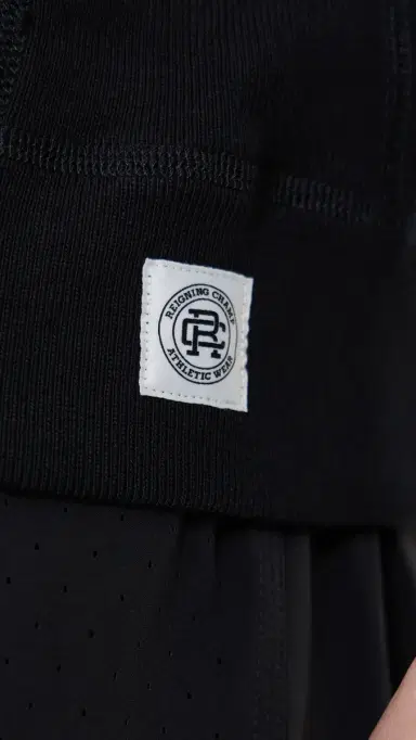 REIGNING CHAMP Midweight Terry Standard Crewneck Black | Thumbnail 6 REIGNING CHAMP Midweight Terry Standard Crewneck Black | Thumbnail 6