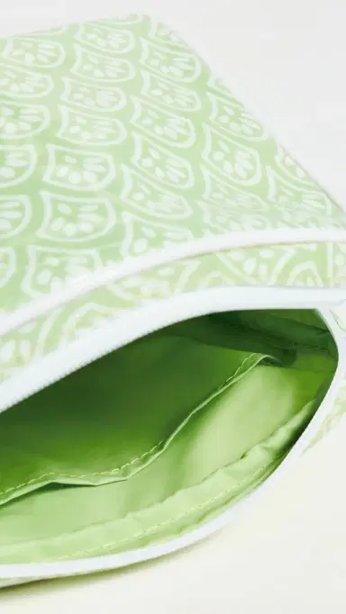 Weezie Small Toiletry Bag Green One Size | Thumbnail 6