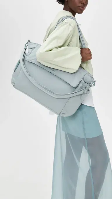 CALPAK Diaper Tote Bag with Laptop Sleeve Bluebell One Size | Thumbnail 3 CALPAK Diaper Tote Bag with Laptop Sleeve Bluebell One Size | Thumbnail 3