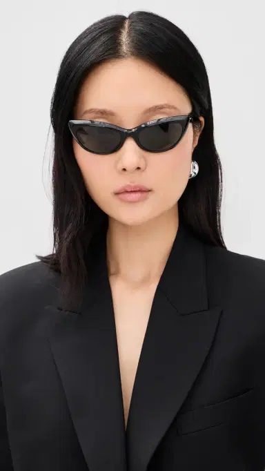Oliver Peoples Eyewear x Khaite 1963C Sunglasses Black/Grey One Size | Thumbnail 3