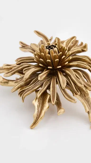 Cult Gaia Octavia Earrings Antique Brass One Size | Thumbnail 4