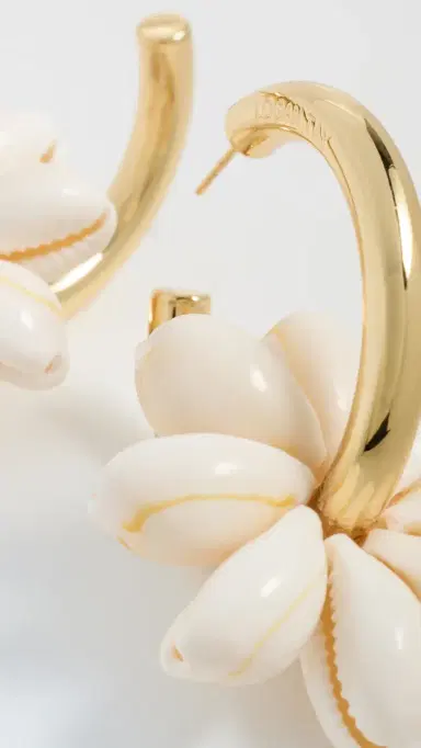 Logan Tay Shell Hoops Gold One Size | Thumbnail 4