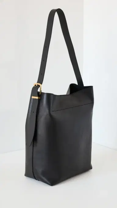 Madewell The Essential Bucket Tote in Leather | Thumbnail 4 Madewell The Essential Bucket Tote in Leather | Thumbnail 4