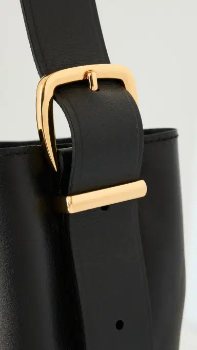 Madewell The Essential Bucket Tote in Leather | Thumbnail 5 Madewell The Essential Bucket Tote in Leather | Thumbnail 5