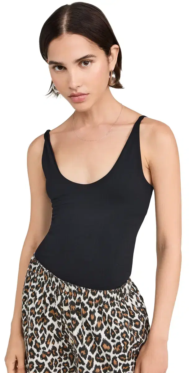 Seamless V Neck Cami Black