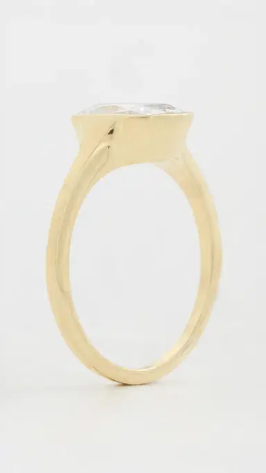Shashi Signet Ring Gold | Thumbnail 5
