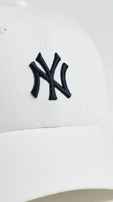 Sporty & Rich Yankees Serif Cap White One Size | Thumbnail 5