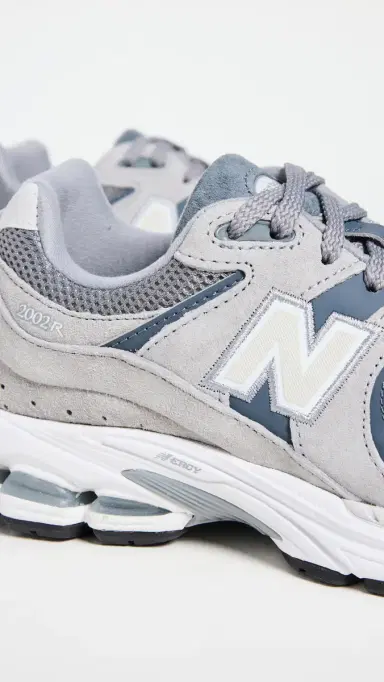 New Balance 2002R Sneakers Grey/Grey | Thumbnail 6 New Balance 2002R Sneakers Grey/Grey | Thumbnail 6