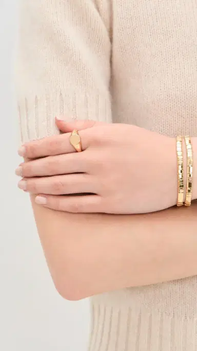 Shashi Signet Ring | Thumbnail 3