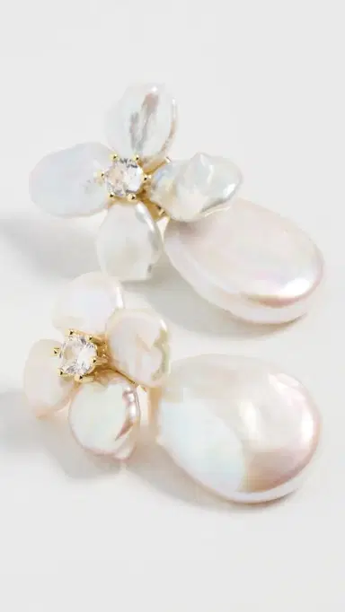 SHASHI Fleur de Cleo Earrings Gold/Pearl One Size | Thumbnail 4