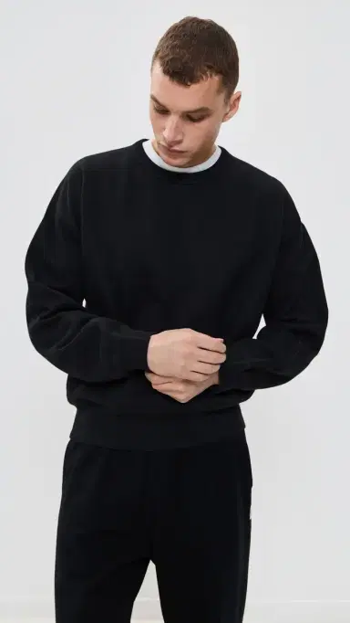 REIGNING CHAMP Mid-Weight Terry Relaxed Crew Neck Black | Thumbnail 2