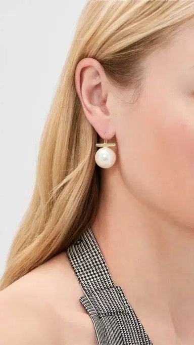 Shashi Pearl Giselle Studs Pearl/Diamond | Thumbnail 3