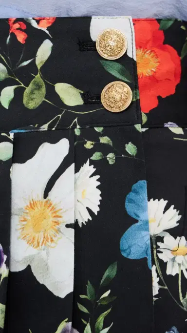 ALICE + OLIVIA Noah Pleated Mini Skort Twisting Vines Black | Thumbnail 6 ALICE + OLIVIA Noah Pleated Mini Skort Twisting Vines Black | Thumbnail 6
