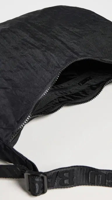 BAGGU Medium Nylon Crescent Bag Black One Size | Thumbnail 6 BAGGU Medium Nylon Crescent Bag Black One Size | Thumbnail 6
