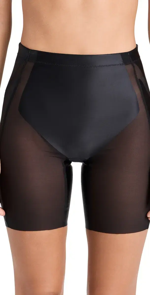 shape Booty-Lifting Mid-Thigh Short Very Black