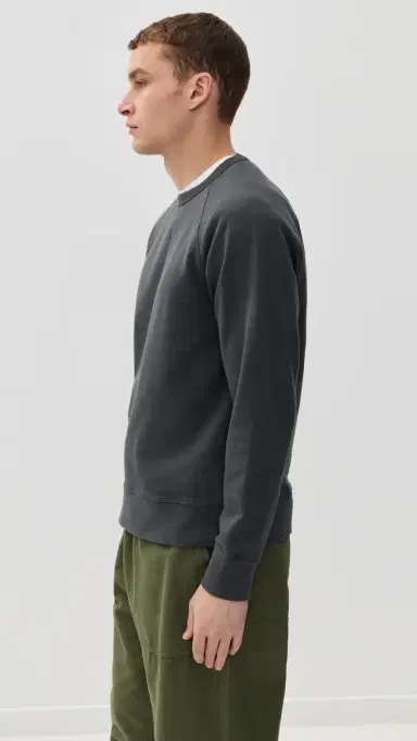 Officine Generale Crew Neck Sweater Faded Black | Thumbnail 4