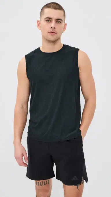 Beyond Yoga Featherweight Freeflo Muscle Tank 2.0 Darkest Night S | Thumbnail 2