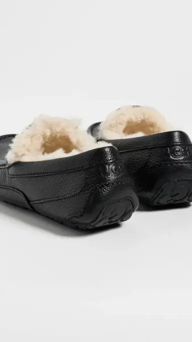 UGG Ascot Leather Slippers Black | Thumbnail 3