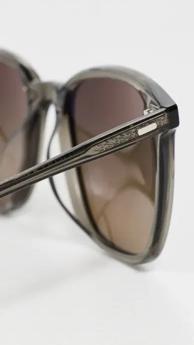 Oliver Peoples Eyewear Laedin Sunglasses Inkwell/Sandstone Grad One Size | Thumbnail 6 Oliver Peoples Eyewear Laedin Sunglasses Inkwell/Sandstone Grad One Size | Thumbnail 6