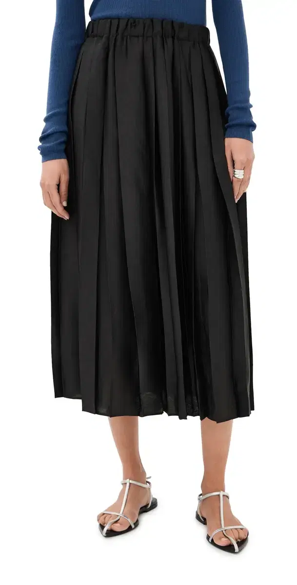 Feather Weight Pleated Pull On kirt Black