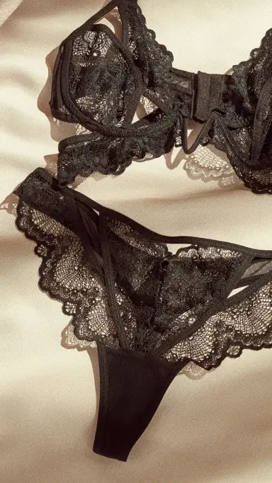 Thistle and Spire Kane Cutout Thong Black S | Thumbnail 5