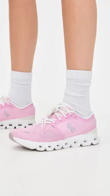 On Cloud X 4 Sneakers Petal/Sand | Thumbnail 3