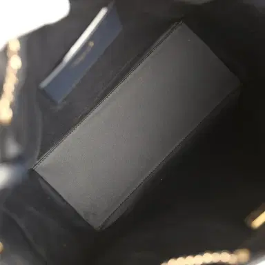 Chanel Chanel Medium 25 Hobo Bag Dark Denim Light Gold Hardware | Thumbnail 9 Chanel Chanel Medium 25 Hobo Bag Dark Denim Light Gold Hardware | Thumbnail 9