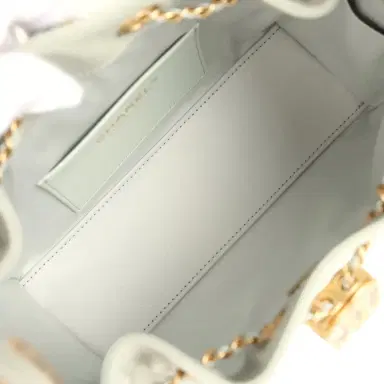 Chanel Chanel Mini 25 Hobo Bag Light Green Caviar Antique Gold Hardware | Thumbnail 8 Chanel Chanel Mini 25 Hobo Bag Light Green Caviar Antique Gold Hardware | Thumbnail 8