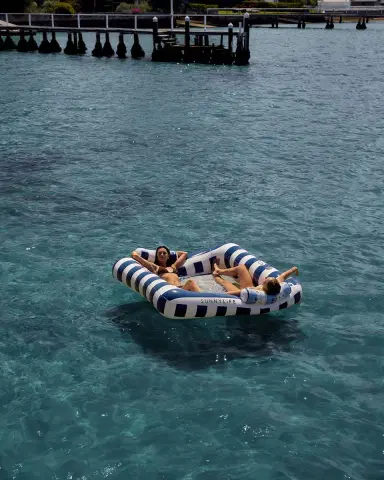 SUNNYLiFE Le Weekend Deluxe Twin Hammock Inflatable Pool Float | Thumbnail 3 SUNNYLiFE Le Weekend Deluxe Twin Hammock Inflatable Pool Float | Thumbnail 3