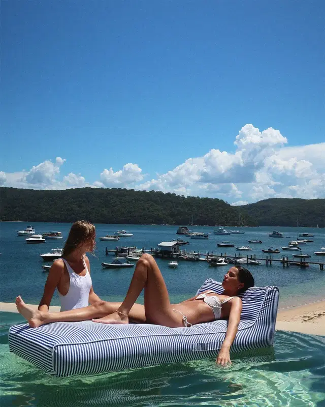 SUNNYLiFE Le Weekend Luxe Lie-On Inflatable Lounger