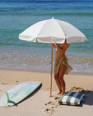 SUNNYLiFE Luxe Beach Umbrella | Thumbnail 2 SUNNYLiFE Luxe Beach Umbrella | Thumbnail 2