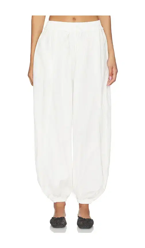 ROAME. Maisie Pant