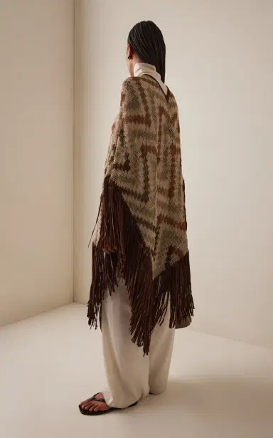 Curatoria Exclusive Viento Short Chaguar Poncho | Thumbnail 4 Curatoria Exclusive Viento Short Chaguar Poncho | Thumbnail 4