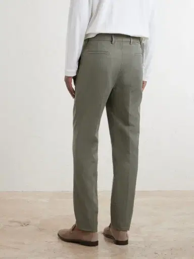 Brunello Cucinelli Straight-Leg Pleated Cotton and Linen-Blend Trousers - Men | Thumbnail 4 Brunello Cucinelli Straight-Leg Pleated Cotton and Linen-Blend Trousers - Men | Thumbnail 4