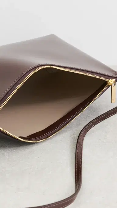 MANSUR GAVRIEL Large Gaia Shoulder Bag Chocolate/Warm Grey One Size | Thumbnail 6 MANSUR GAVRIEL Large Gaia Shoulder Bag Chocolate/Warm Grey One Size | Thumbnail 6