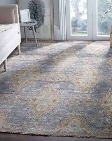 Safavieh Idalee Hand-Knotted Rug | Thumbnail 1