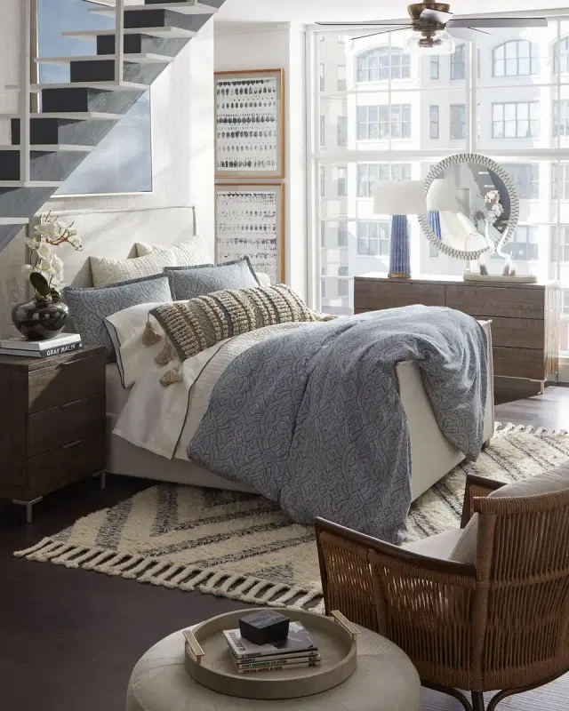 Safavieh Ettington Hand-Knotted Rug