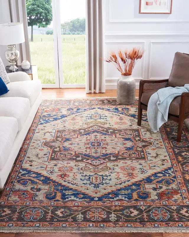 Safavieh Fanta Hand-Knotted Rug