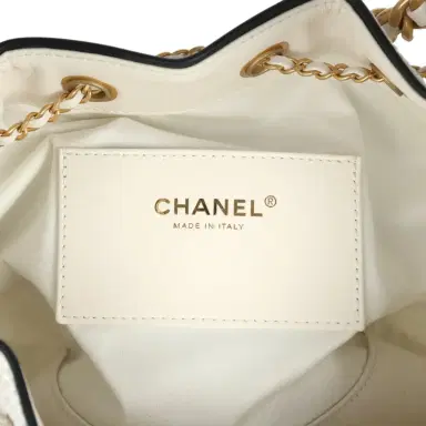 Chanel Chanel Small 25 Hobo Bag White Raffia and Black Calfskin Antique Gold Hardware | Thumbnail 9 Chanel Chanel Small 25 Hobo Bag White Raffia and Black Calfskin Antique Gold Hardware | Thumbnail 9