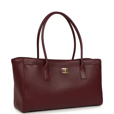 Chanel Chanel Small Cerf Shopping Bag Burgundy Calfskin Gold Hardware | Thumbnail 2 Chanel Chanel Small Cerf Shopping Bag Burgundy Calfskin Gold Hardware | Thumbnail 2