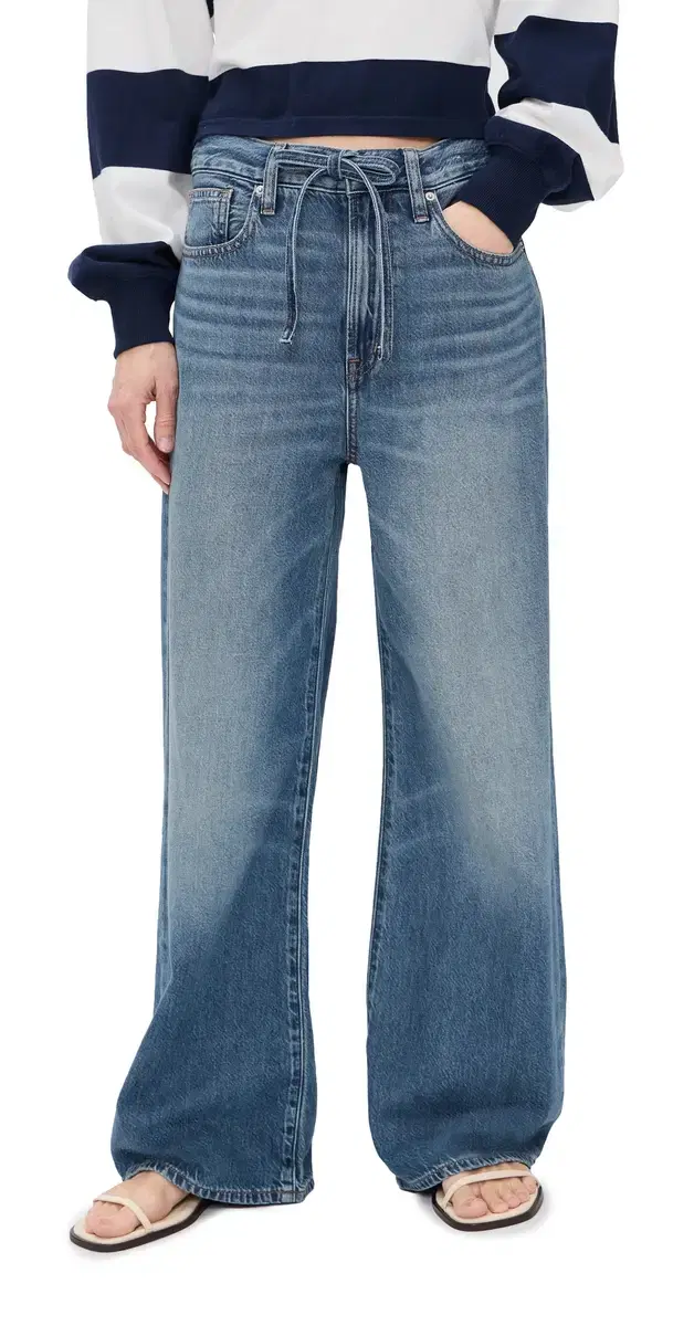 The Petite Ultimate Wide-Leg Jean in Airy Denim Pickett Wash