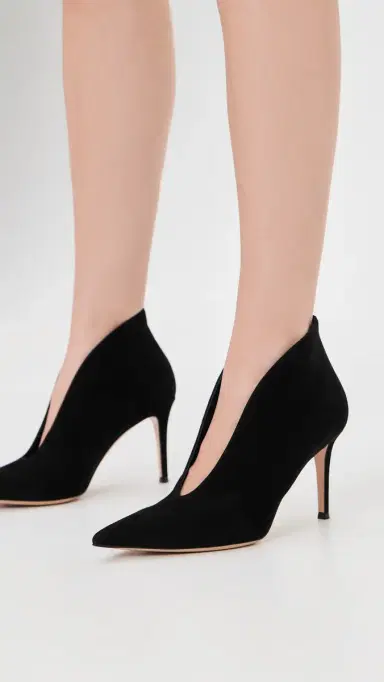 Gianvito Rossi Vania Camoscio Heels Black | Thumbnail 3