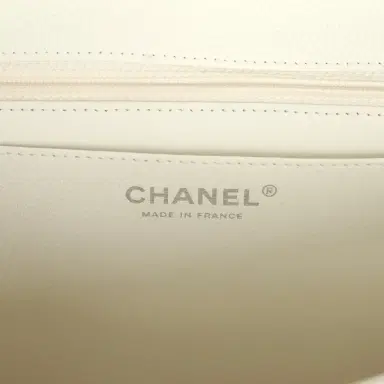 Chanel Vintage Chanel Classic Jumbo Single Flap Bag White Caviar Silver Hardware | Thumbnail 9 Chanel Vintage Chanel Classic Jumbo Single Flap Bag White Caviar Silver Hardware | Thumbnail 9
