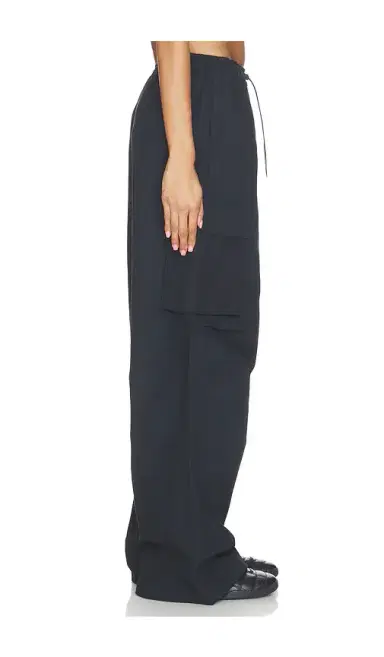 Nike Mid Rise Oversized Woven Cargo Pants | Thumbnail 2 Nike Mid Rise Oversized Woven Cargo Pants | Thumbnail 2